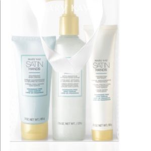 Mary Kay Satin Hands Set.  Size in description